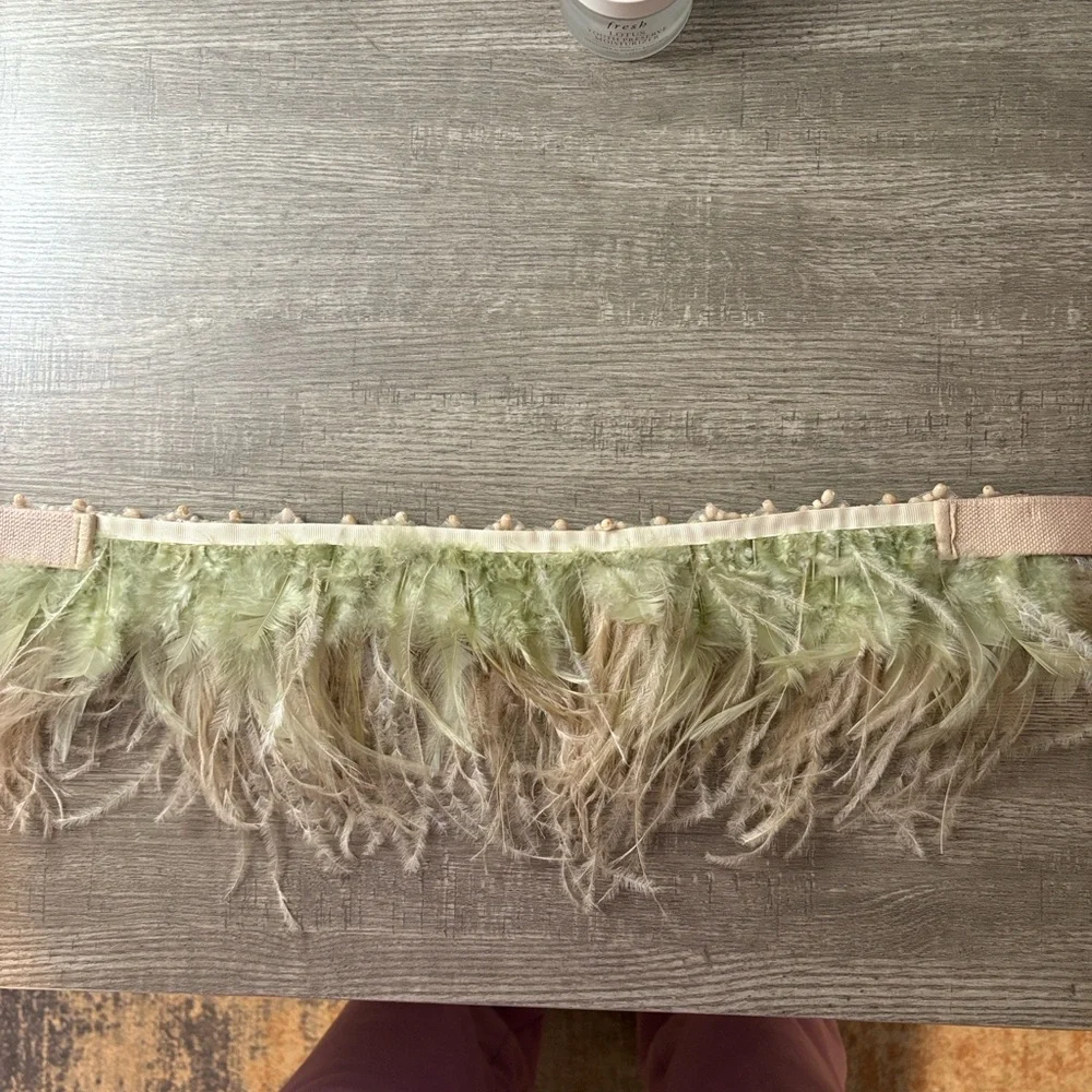 ANTHROPOLOGIE Cream Beaded Feather Trim Belt - Picture 4 of 9